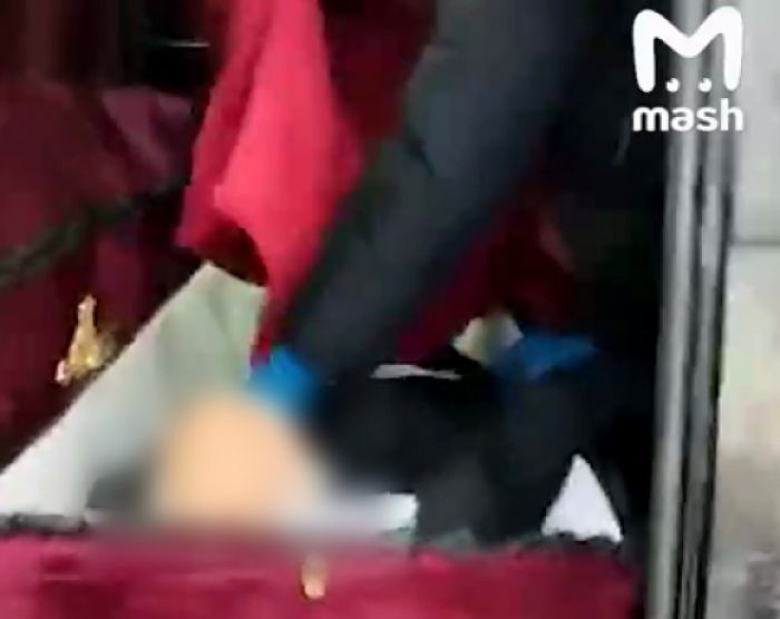 ​В Нижневартовске покойника переодевали прямо на улице