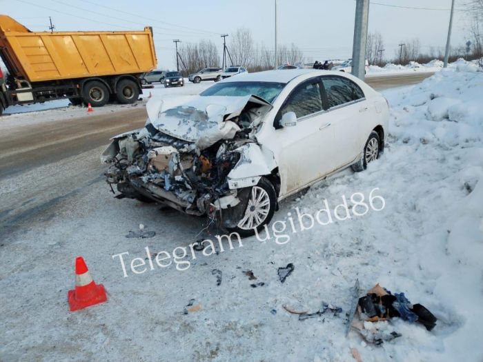 ​В Ханты-Мансийске в ДТП с грузовиком погиб пожилой мужчина