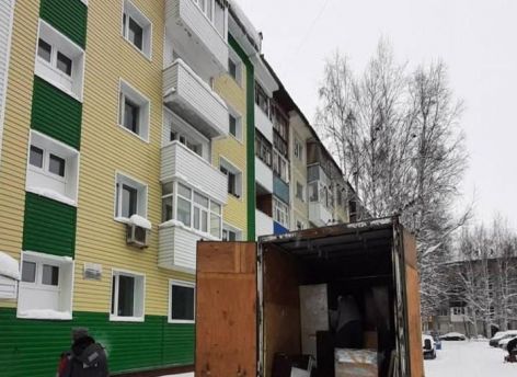 ​Из разрушенного при взрыве газа дома в Нижневартовске заканчивают вывозить вещи