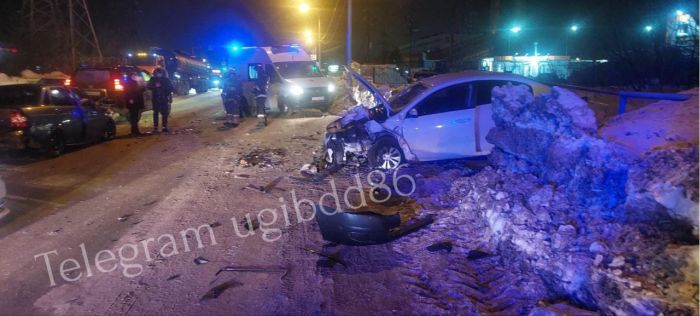 В ДТП на встречке в Нижневартовске пострадали три человека