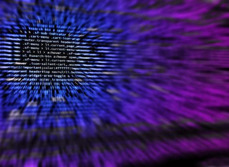 Количество преступлений с использованием информационных технологий в Югре снизилось, но их все еще много