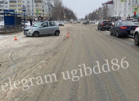 Двое подростков не успели перебежать дорогу и угодили под машину в Нижневартовске