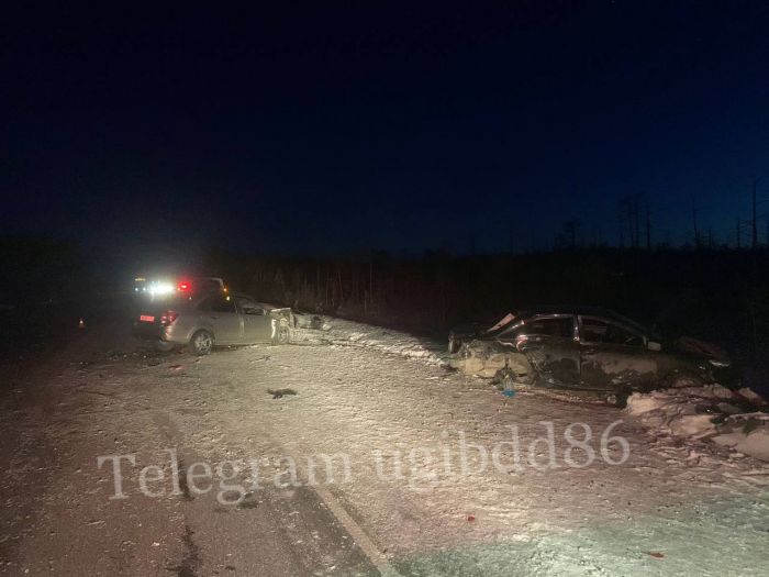 Пять человек пострадали при столкновении трех авто в Югре