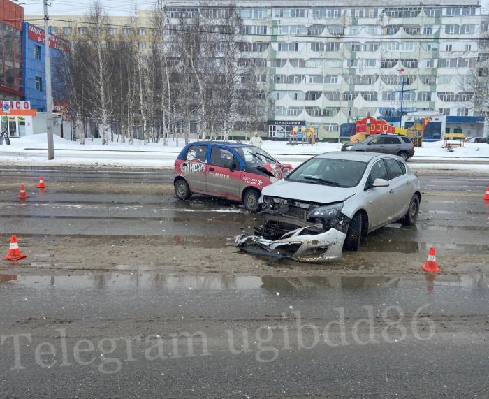 Opel и Daewoo столкнулись в Сургуте - пострадали ребенок и женщина