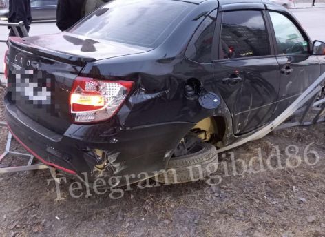 Молодая автоледи из Мегиона не уступила дорогу и врезалась в автомобиль