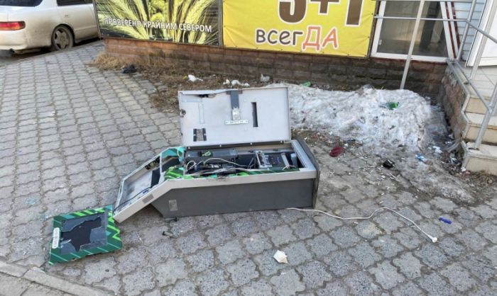 ​В Пыть-Яхе вахтовик ограбил игровой терминал после того, как проиграл 50 тысяч рублей