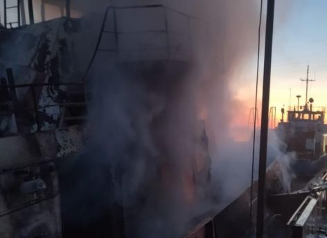 В ХМАО при пожаре на теплоходе погиб человек, еще шесть пострадали от ожогов