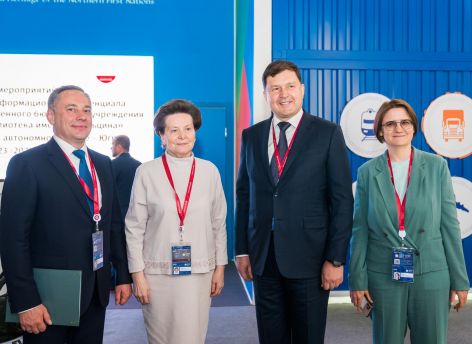 Делегация Югры во главе с Натальей Комаровой работает на ПМЭФ-2023
