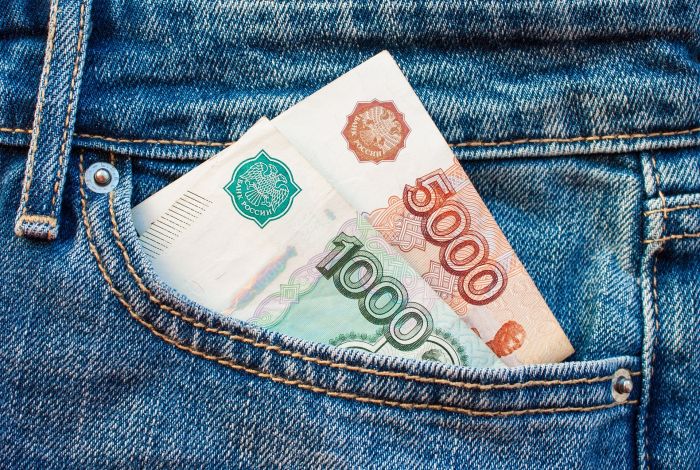 ​Жители «тюменской матрешки» на 10% меньше стали снимать наличные деньги