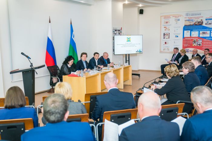 ​В Югре обсудили судьбу и развитие городских агломераций