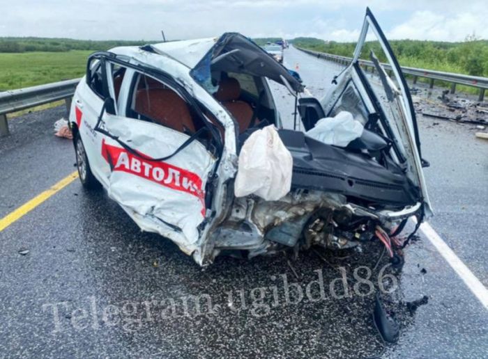 ​В ДТП на югорской трассе погиб человек и двое получили травмы