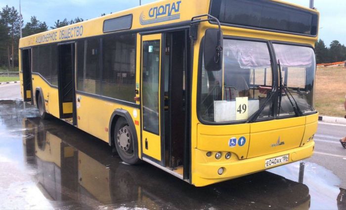 В Сургуте во время рейса задымился автобус