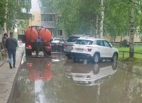 Нижневартовск откачивают после вечернего ливня
