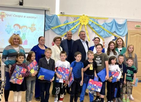 Ханты-Мансийский НПФ принял участие в акции «Собери ребёнка в школу»