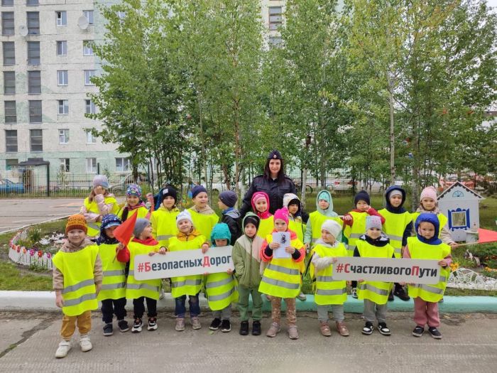 ​В ХМАО школьников выстроили в ряд, чтобы привлечь внимание водителей