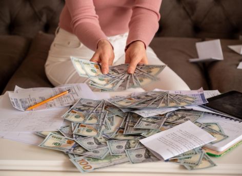 Врач из Амурской области не выплатила Депздраву Югры более 600 тысяч рублей