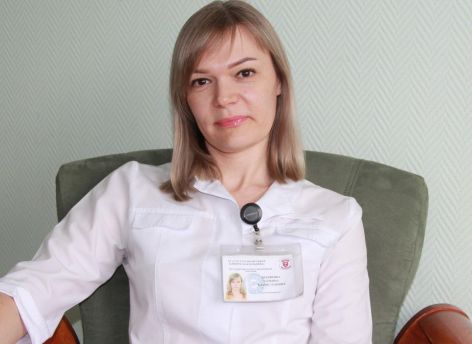«Витамин D вырабатывается в организме только под воздействием прямых солнечных лучей. Россия находится в зоне косых солнечных лучей, поэтому прогулка не поможет восполнить дефицит»