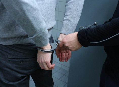 Пьяный югорчанин заколол ножом бывшую супругу и ее нового сожителя