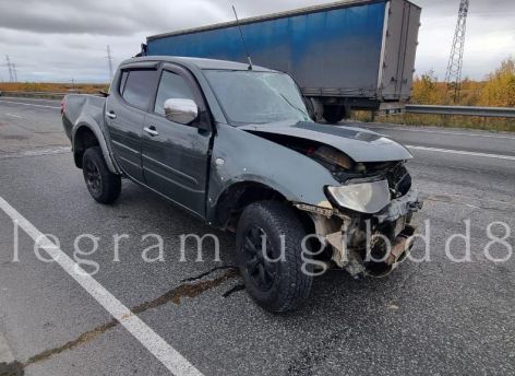 В Югре «Камаз» выехал на встречку и столкнулся с Mitsubishi