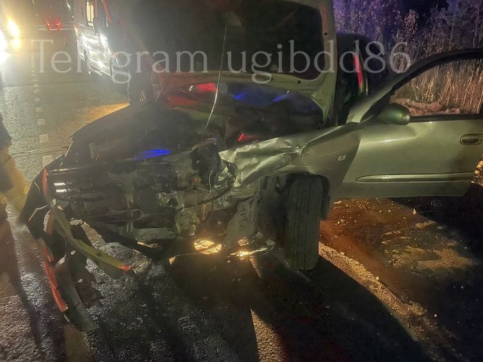 В ДТП в Лянторе пострадали два человека