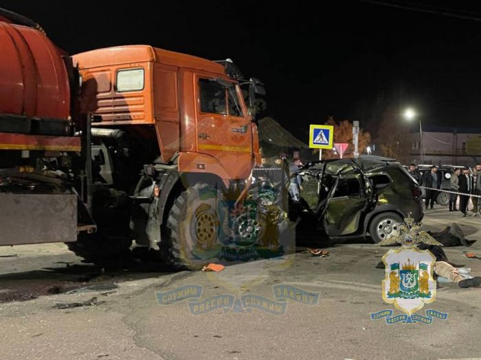В Югре столкнулись «КамАЗ» и Renault - один человек погиб, двое попали в больницу