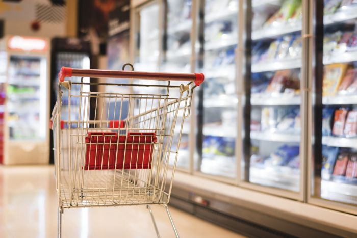 Более 70% югорчан поддержали идею «социальных полок» с товарами с истекающим сроком годности