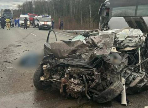Легковушку смяло. В ДТП с автобусом в ХМАО погибли два человека