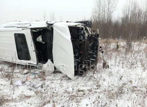 Два ребенка получили травмы в ДТП на загородной дороге Югры