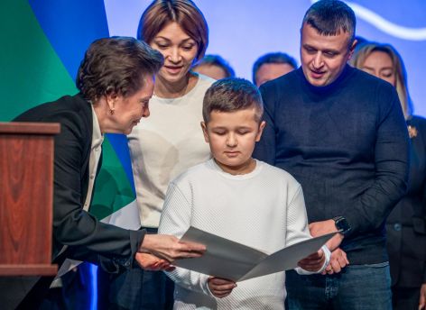 Наталья Комарова рассказала, как Югра прошла через 2023 год, объявила Год народного сплочения и запустила эстафету рукопожатий