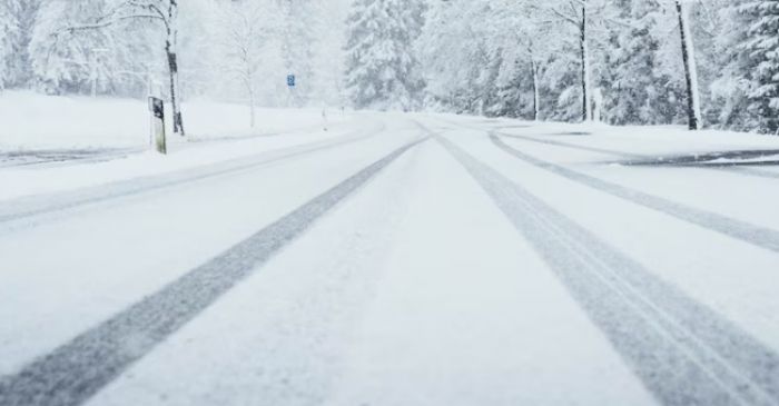​В ГИБДД ХМАО рассказали водителям, как вести себя на дорогах в мороз