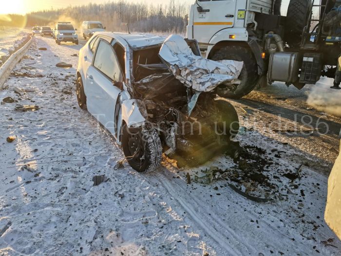 «Не были пристегнуты»: на автодороге Югры после столкновения двух машин погибли четыре человека