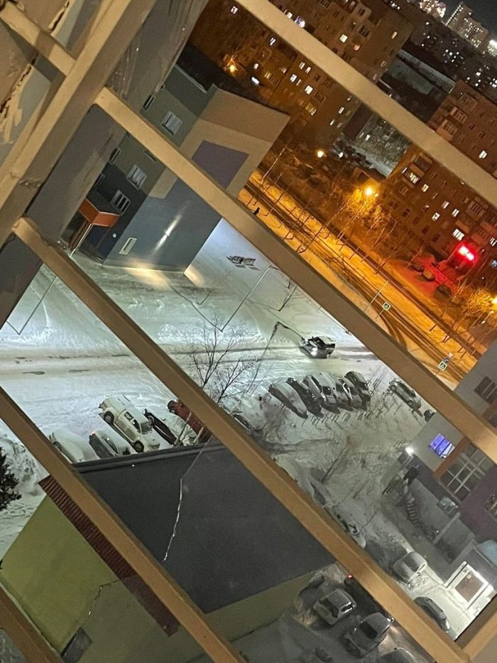 ​Новогодний салют в Нижневартовске разбил окно многоэтажки