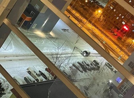 Новогодний салют в Нижневартовске разбил окно многоэтажки