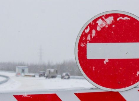 На югорских трассах ввели ограничения из-за погоды