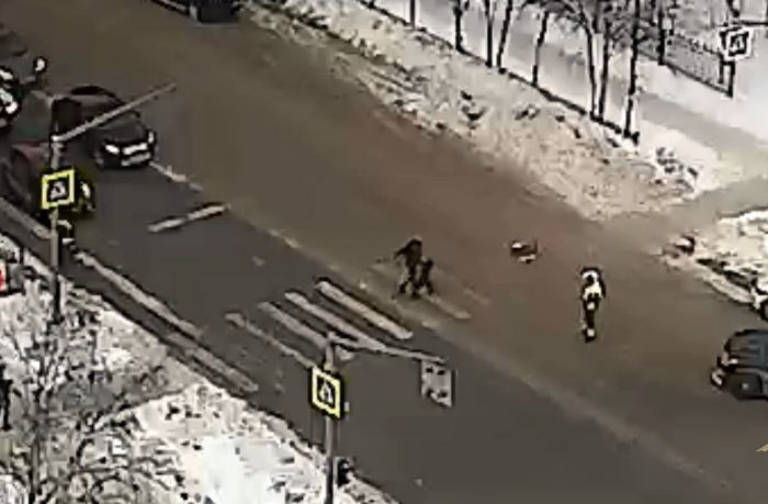 Вартовчанка не заметила выпавшего из снегоката ребенка