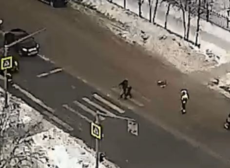 Вартовчанка не заметила выпавшего из снегоката ребенка