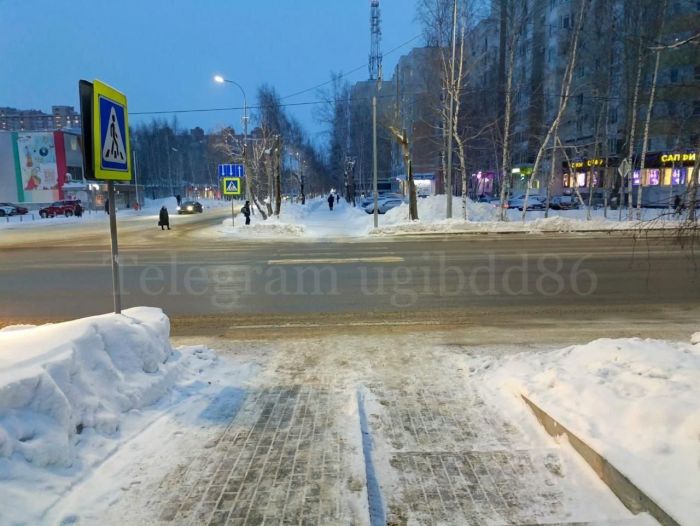 В Сургуте водитель Kia сбил школьника на «зебре»