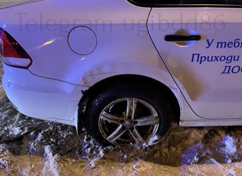 Учащийся автошколы под контролем инструктора врезался в «КамАЗ» в Нижневартовске