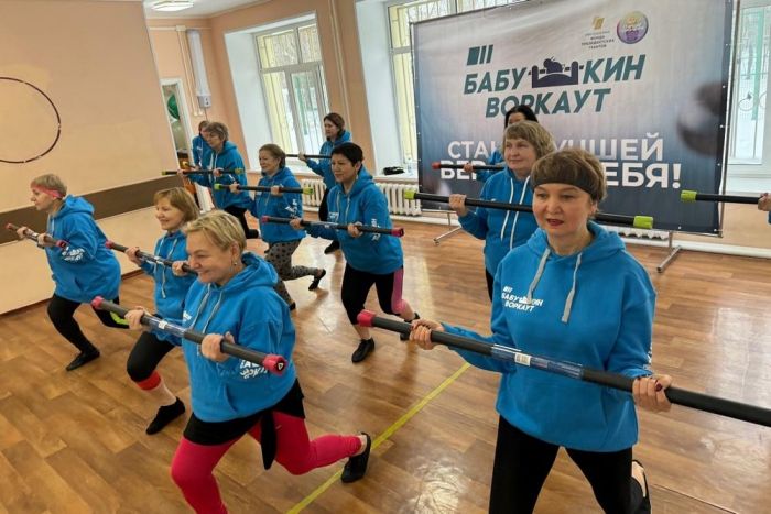 ​Фитнес-волонтеры из «Бабушкиного воркаута» тренируют тюменских пенсионеров
