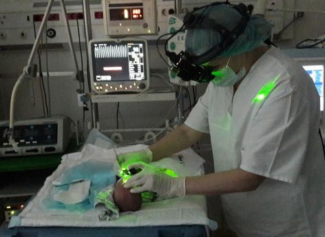 В ХМАО спасли новорожденную весом 550 граммов