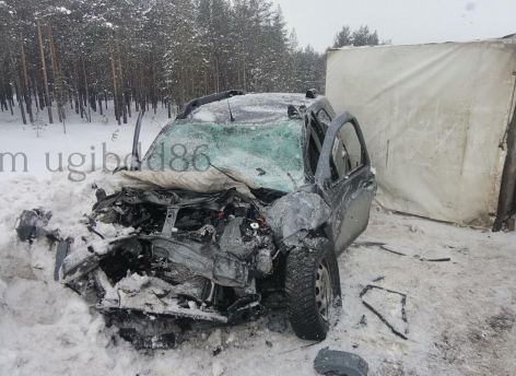 Четыре человека пострадали в ДТП на трассе «Сургут − Лянтор»