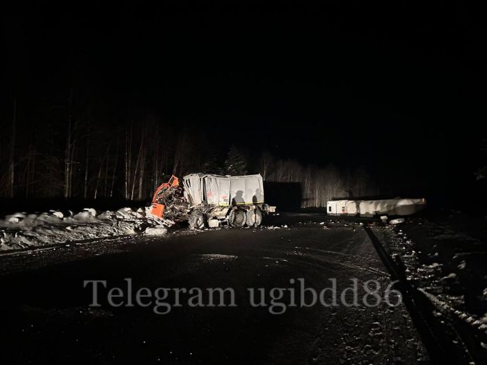Из-за смертельного ДТП на загородной трассе в Югре ограничили движение