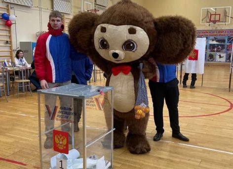 ​В ХМАО на выборы президента России пришел Чебурашка