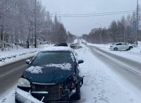 ​В ХМАО неудачный разворот стал причиной дорожной аварии с пострадавшими
