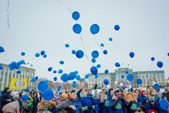​Сургутяне «Зажгут синим» в знак поддержки «Детей дождя»