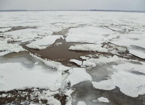 ​В Сургуте запретили выходить на лед