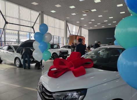 Участникам Викторины «Достижения Югры» вручили ключи от новеньких автомобилей