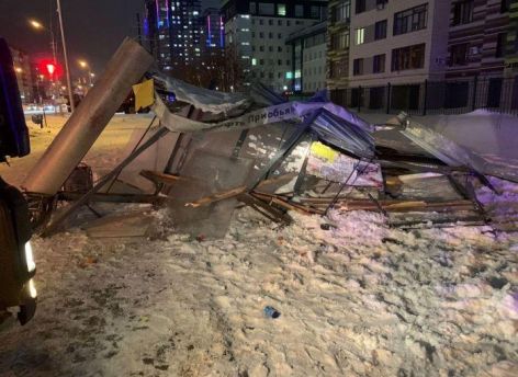 ​В Сургуте водителю самосвала грозит два года тюрьмы за наезд на остановку с людьми
