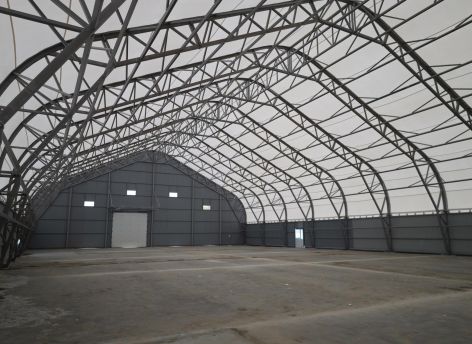 В Сургутском районе строят хоккейный корт за 50,5 млн рублей
