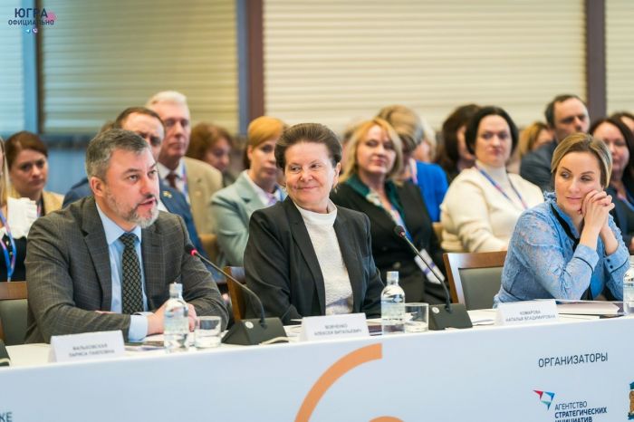 ​Наталья Комарова обсудила питание и медпомощь в школах Югры